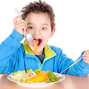 boy_eating_healthy